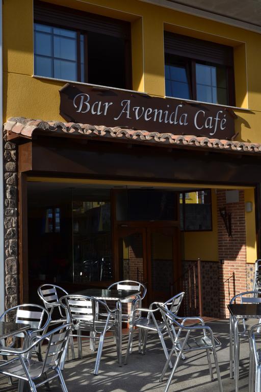 Hostal Avenida Аренас де Сан Педро Екстериор снимка