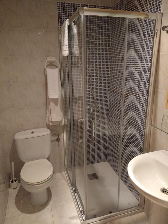 Hostal Avenida Аренас де Сан Педро Екстериор снимка