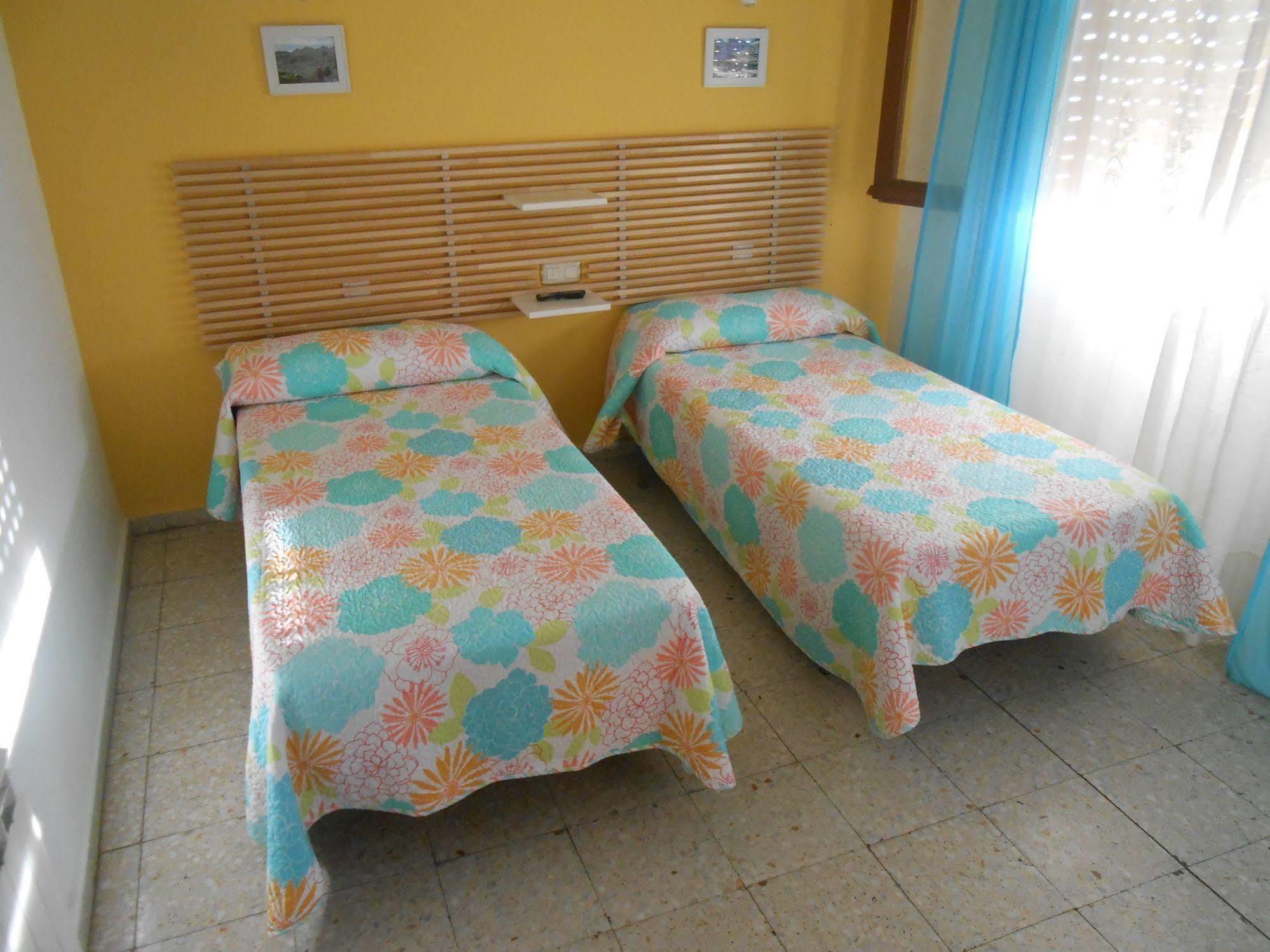 Hostal Avenida Аренас де Сан Педро Екстериор снимка