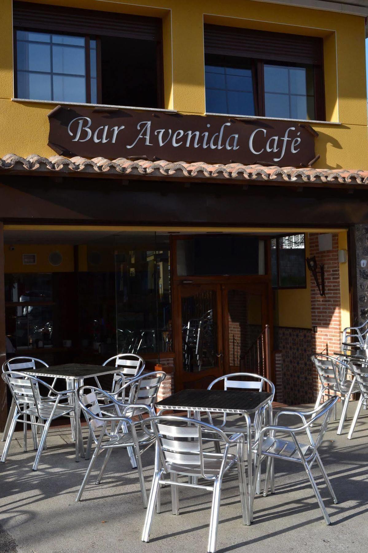 Hostal Avenida Аренас де Сан Педро Екстериор снимка