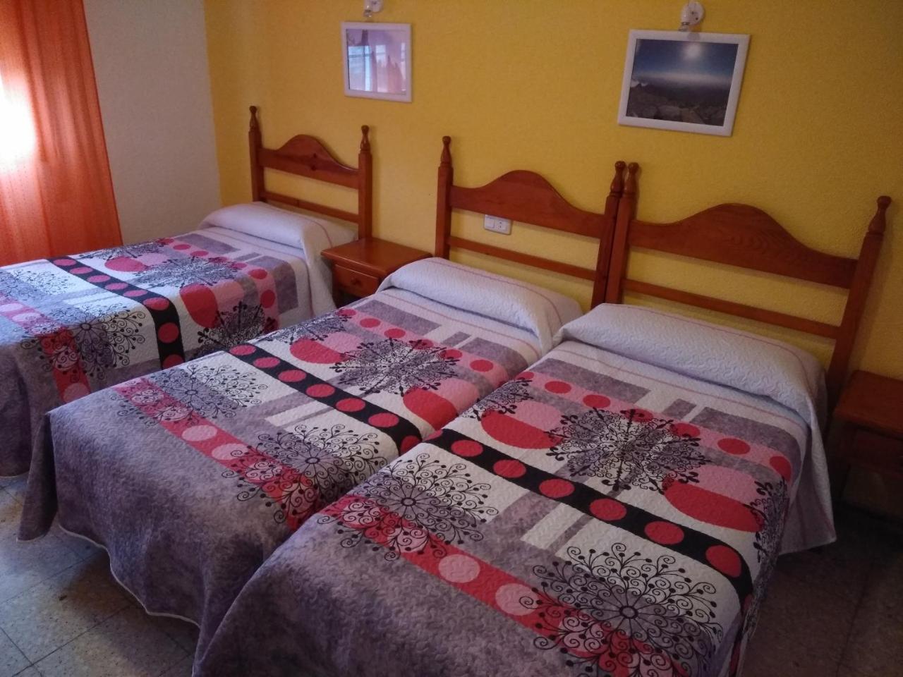 Hostal Avenida Аренас де Сан Педро Екстериор снимка