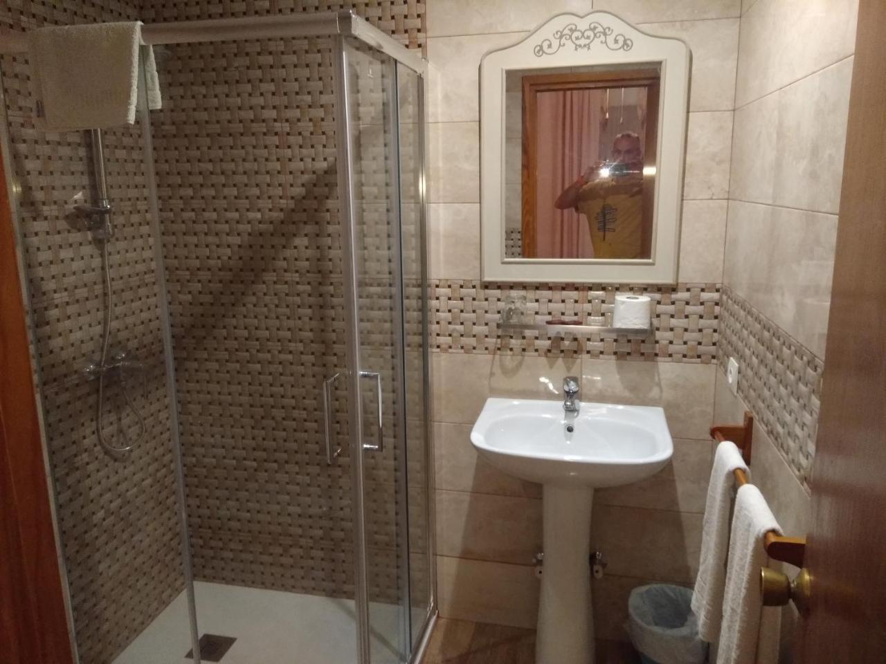 Hostal Avenida Аренас де Сан Педро Екстериор снимка